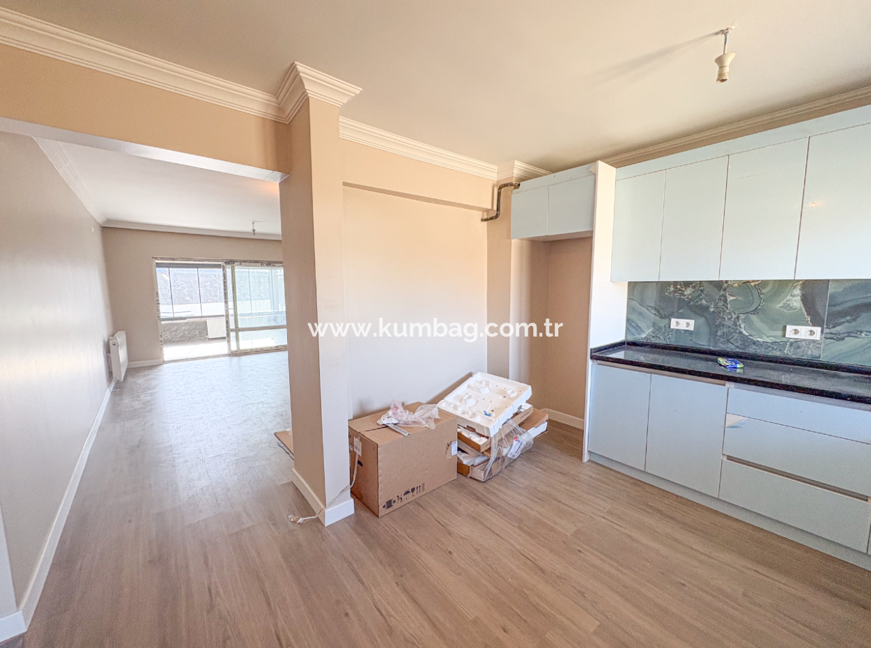 Kumbağ'da Denize Sıfır Havuzlu Sitede Satılık Ferah 2+1 Daire