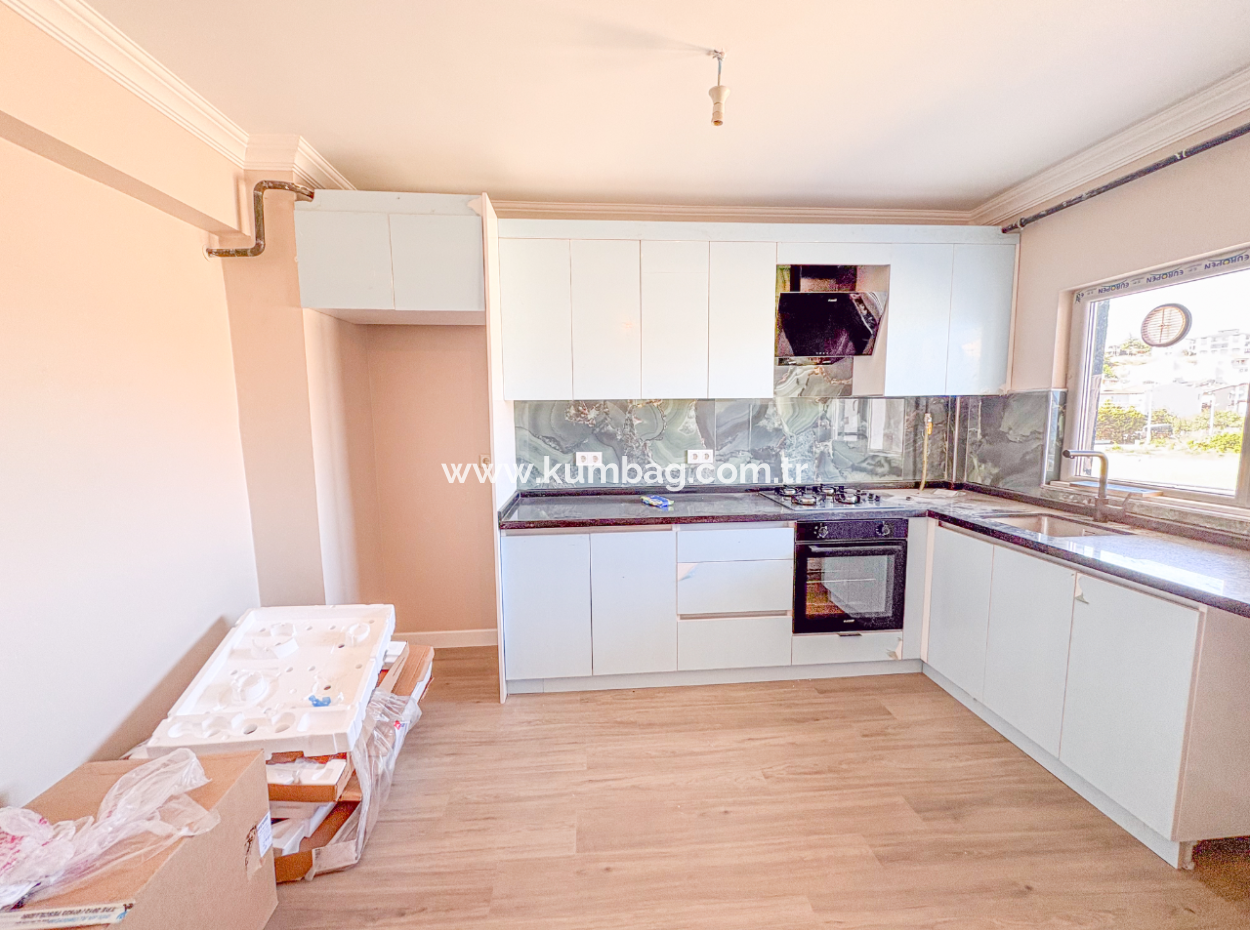 Kumbağ'da Denize Sıfır Havuzlu Sitede Satılık Ferah 2+1 Daire