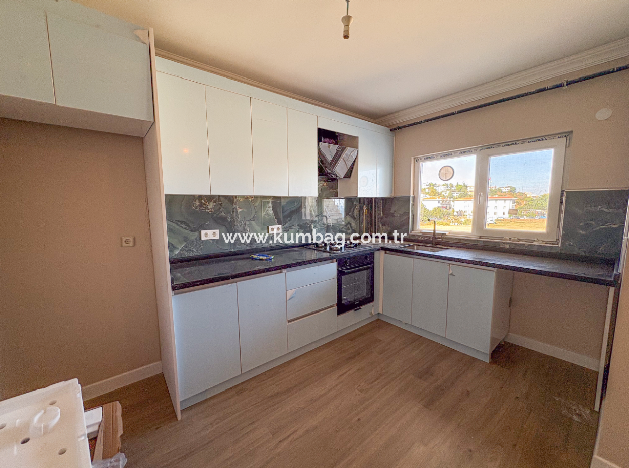 Kumbağ'da Denize Sıfır Havuzlu Sitede Satılık Ferah 2+1 Daire