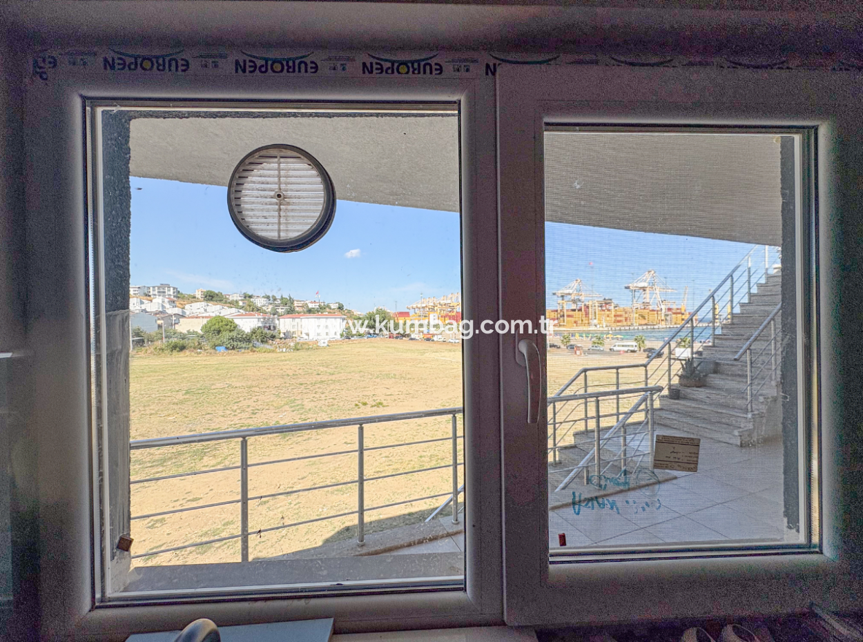 Kumbağ'da Denize Sıfır Havuzlu Sitede Satılık Ferah 2+1 Daire