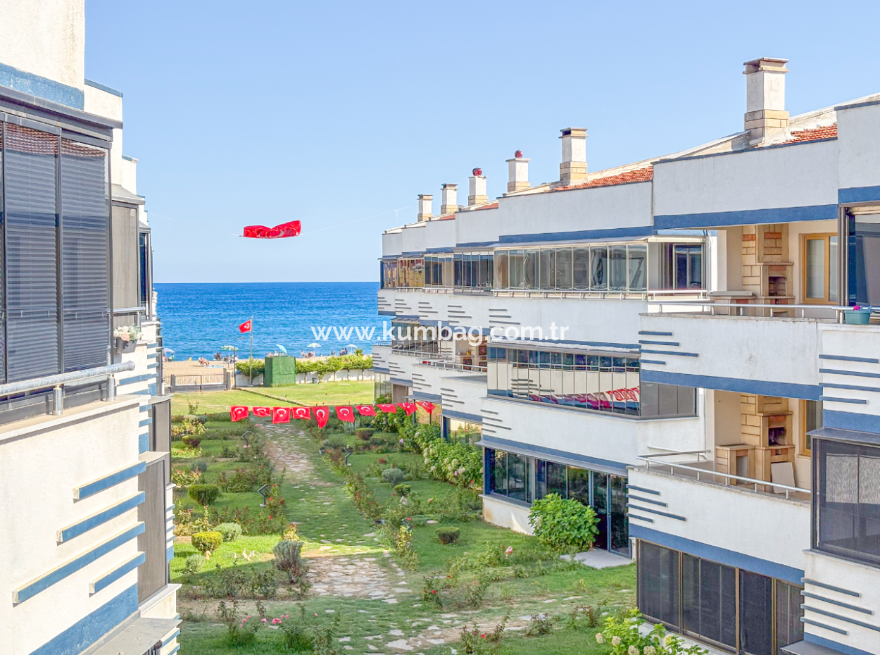 Kumbağ'da Denize Sıfır Havuzlu Sitede Satılık Ferah 2+1 Daire