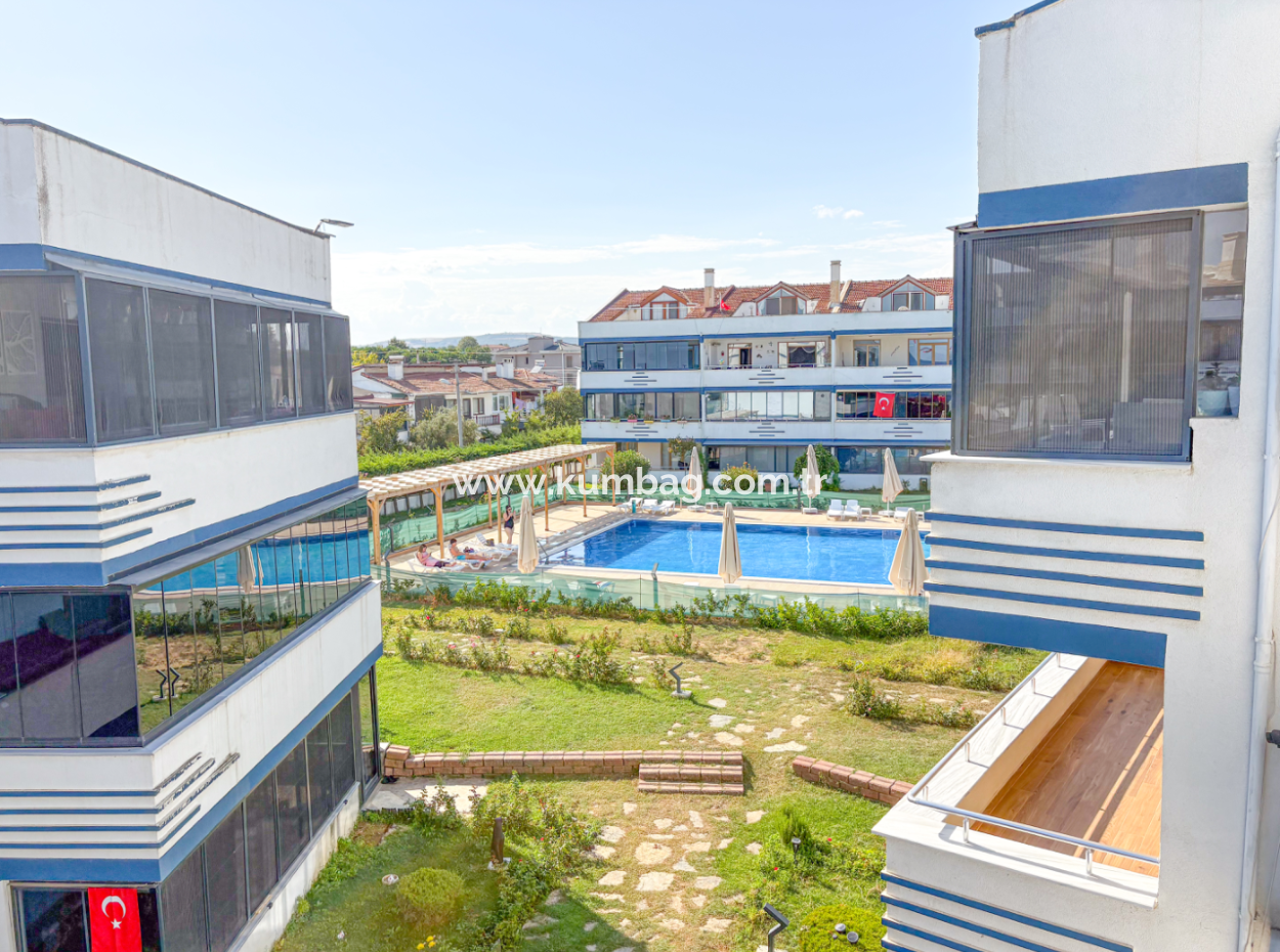 Kumbağ'da Denize Sıfır Havuzlu Sitede Satılık Ferah 2+1 Daire