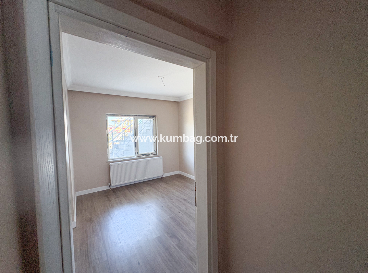 Kumbağ'da Denize Sıfır Havuzlu Sitede Satılık Ferah 2+1 Daire