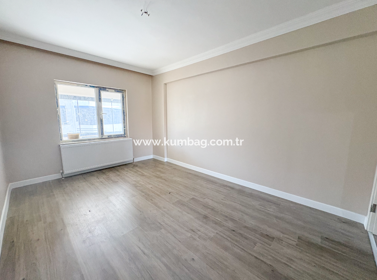 Kumbağ'da Denize Sıfır Havuzlu Sitede Satılık Ferah 2+1 Daire