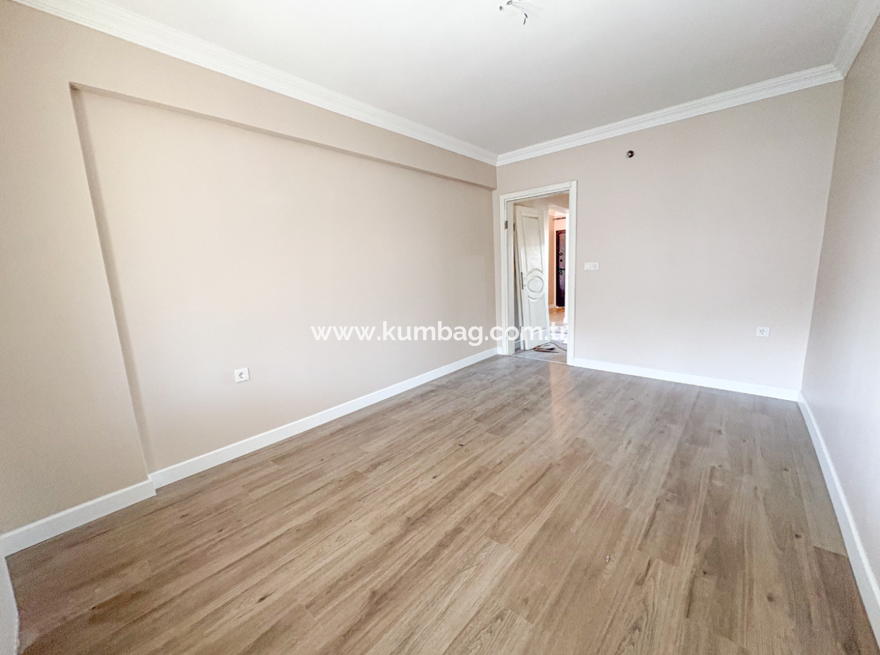 Kumbağ'da Denize Sıfır Havuzlu Sitede Satılık Ferah 2+1 Daire