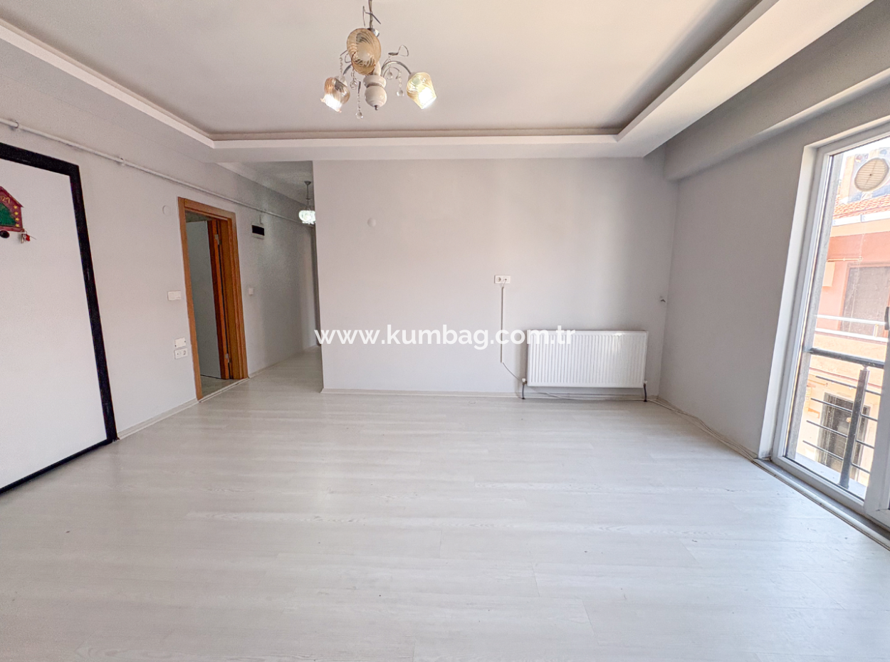 Kumbağ Pazar Sokağına Yakın Yeni Binada Satılık Geniş 2+1 Daire