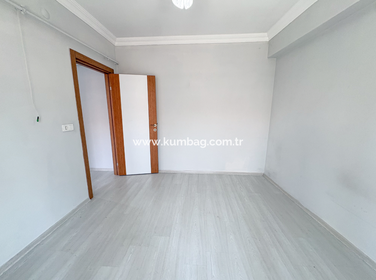 Kumbağ Pazar Sokağına Yakın Yeni Binada Satılık Geniş 2+1 Daire