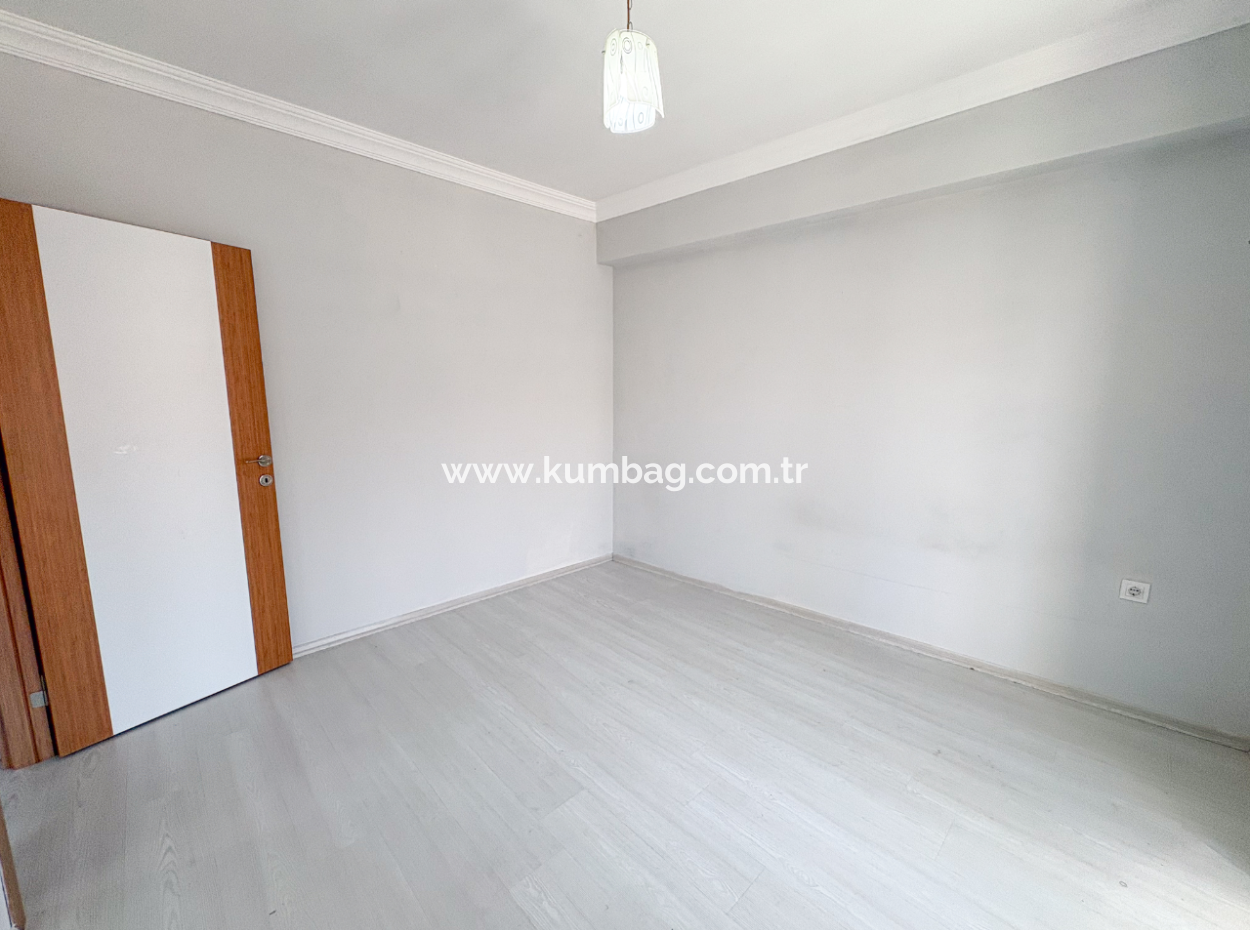 Kumbağ Pazar Sokağına Yakın Yeni Binada Satılık Geniş 2+1 Daire