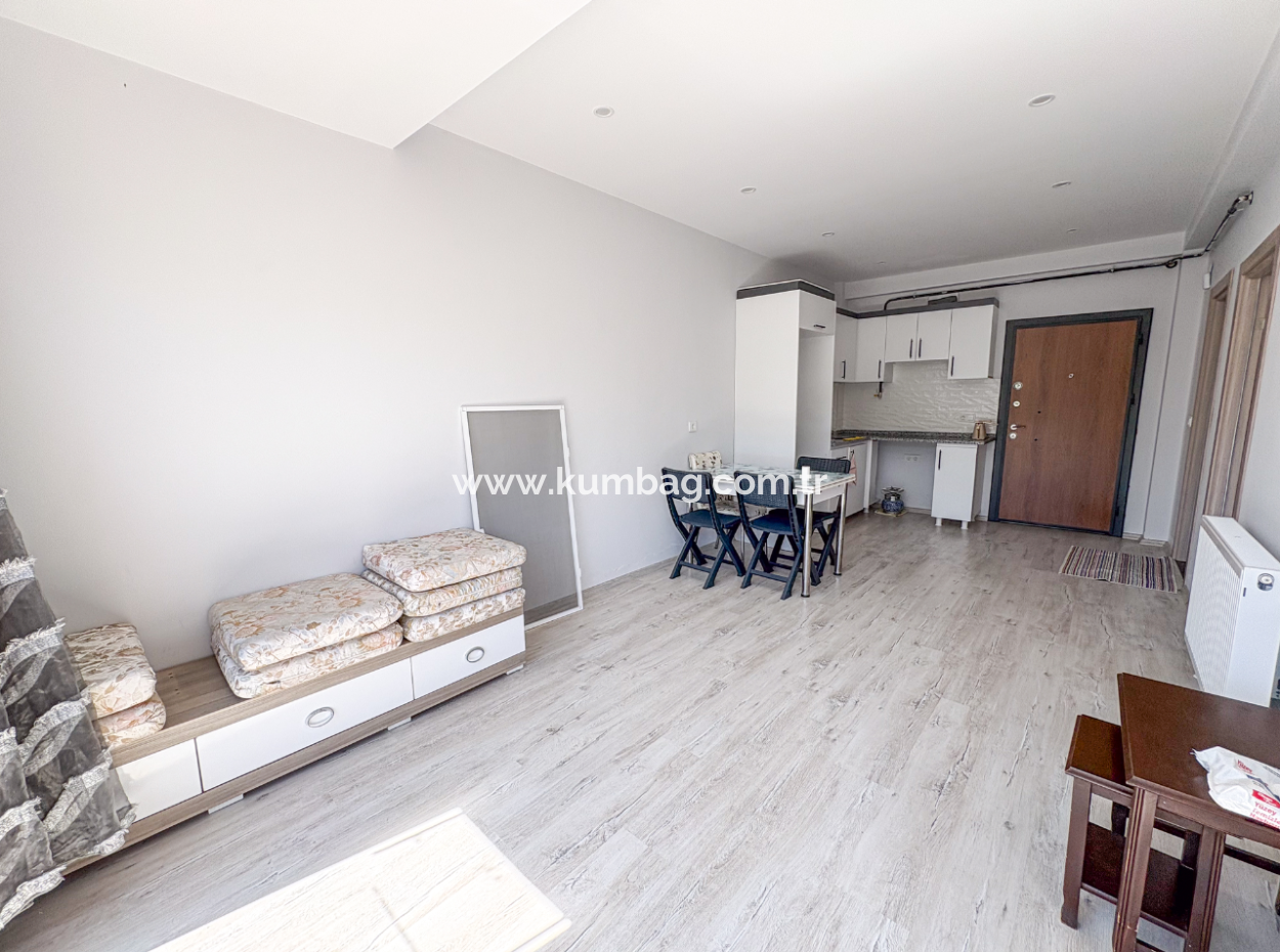 Kumbağ'da Yeni Binada Caddeye Yakın Eşyasız Kiralık 1+1 Daire