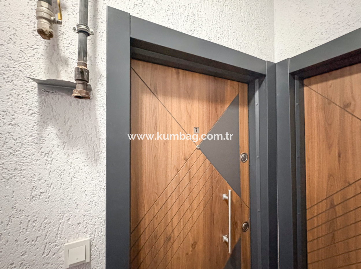 Kumbağ'da Yeni Binada Caddeye Yakın Eşyasız Kiralık 1+1 Daire