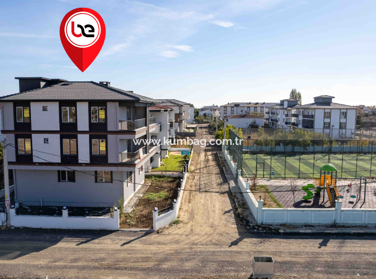 Kumbağ'da Park Karşısında Kiralık Eşyalı Lüks 2+1 Daire
