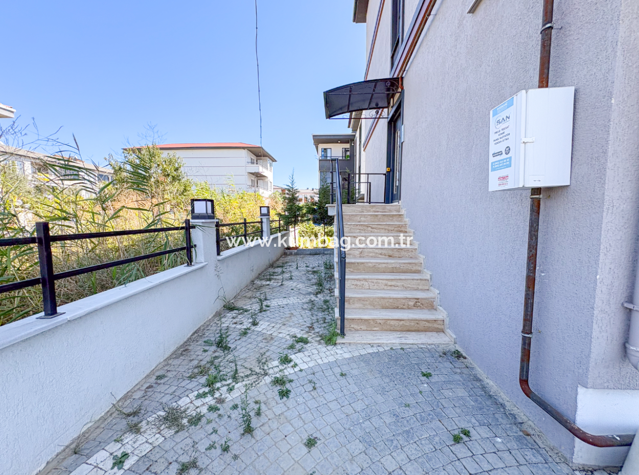 Kumbağ'da Park Karşısında Kiralık Eşyalı Lüks 2+1 Daire