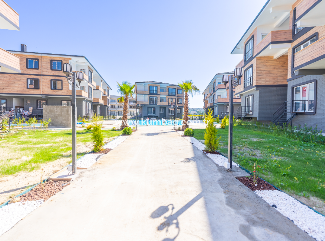 Kumbağ Havuzlu Ova Kent 2 Sitesinde Satılık 2+1 Dubleks Daireler
