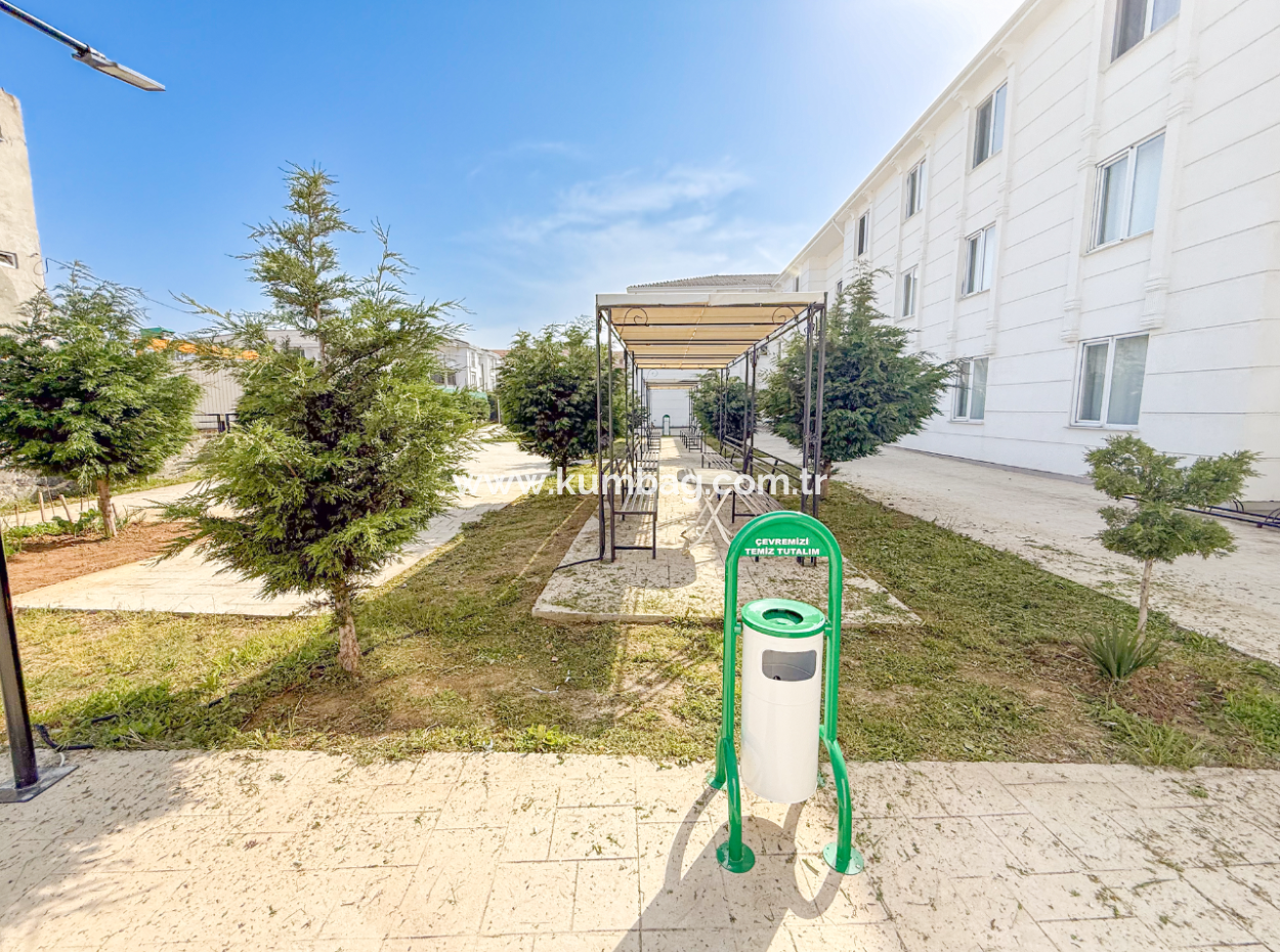 Aquaparklı Havuzlu Denize Yakın Sitede Satılık Eşyalı 1+1 Daire