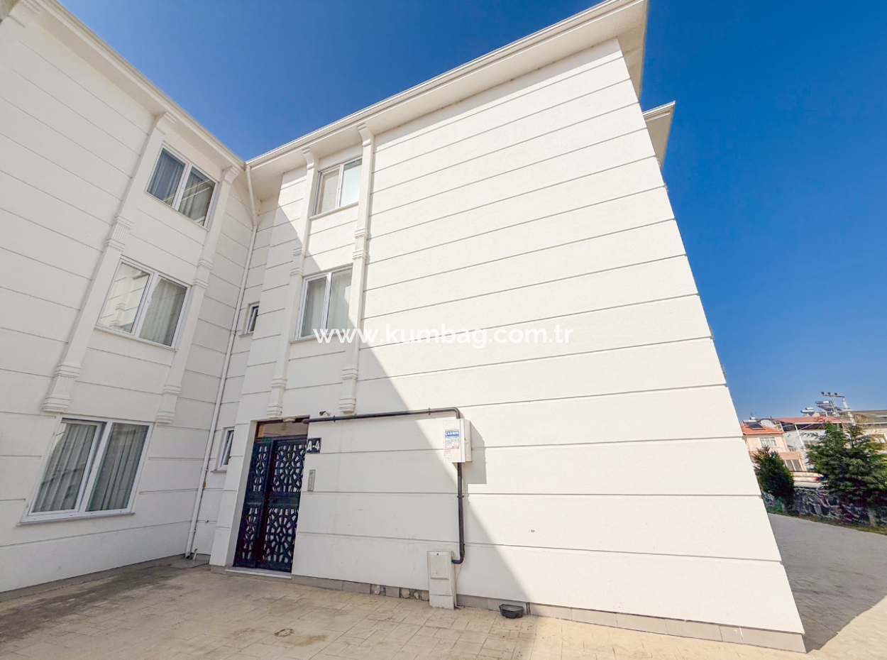 Aquaparklı Havuzlu Denize Yakın Sitede Satılık Eşyalı 1+1 Daire