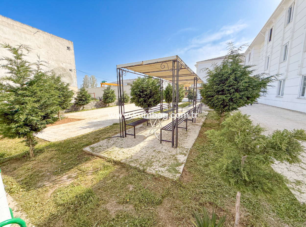 Aquaparklı Havuzlu Denize Yakın Sitede Satılık Eşyalı 1+1 Daire