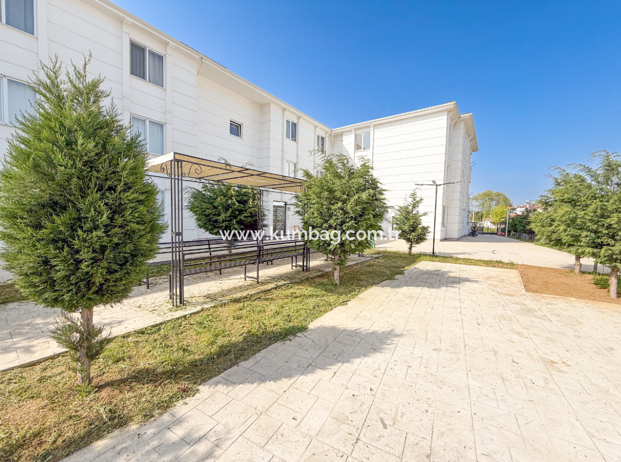 Aquaparklı Havuzlu Denize Yakın Sitede Satılık Eşyalı 1+1 Daire