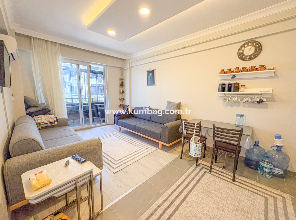 Aquaparklı Havuzlu Denize Yakın Sitede Satılık Eşyalı 1+1 Daire