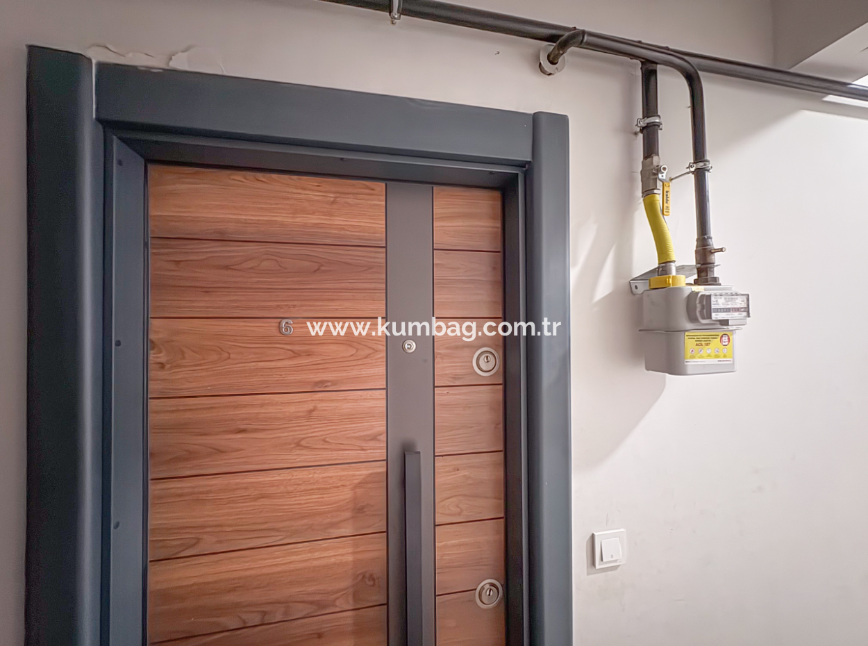 Aquaparklı Havuzlu Denize Yakın Sitede Satılık Eşyalı 1+1 Daire