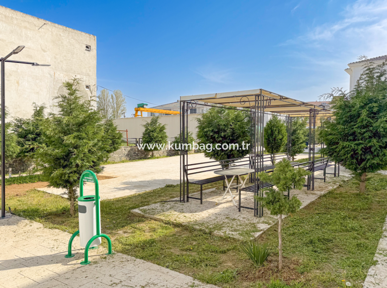 Aquaparklı Havuzlu Denize Yakın Sitede Eşyalı Kiralık 1+1 Daire