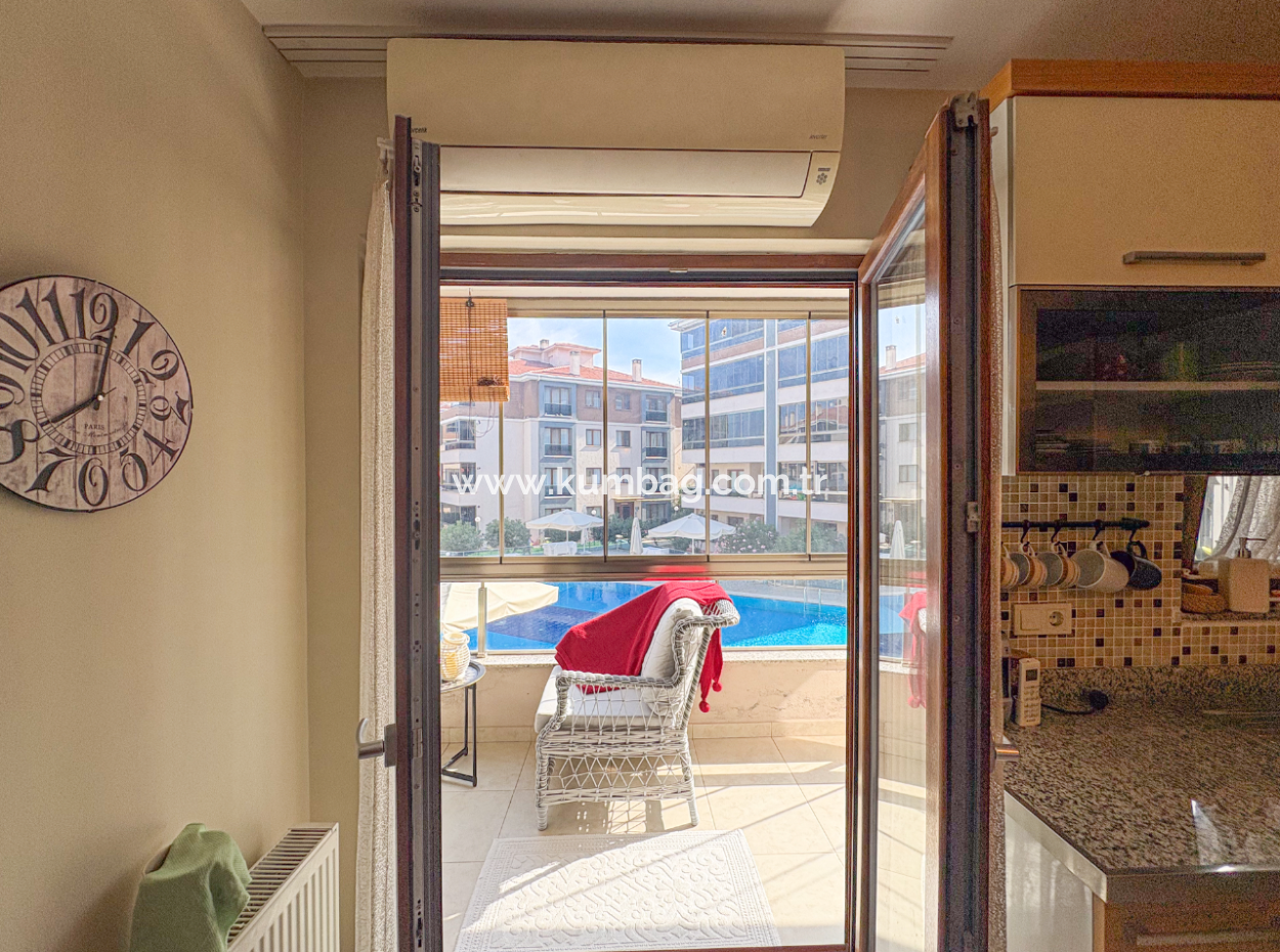 Kumbağ Doğapark Evlerinde Havuz Cephe Eşyalı Satılık 2+1 Daire