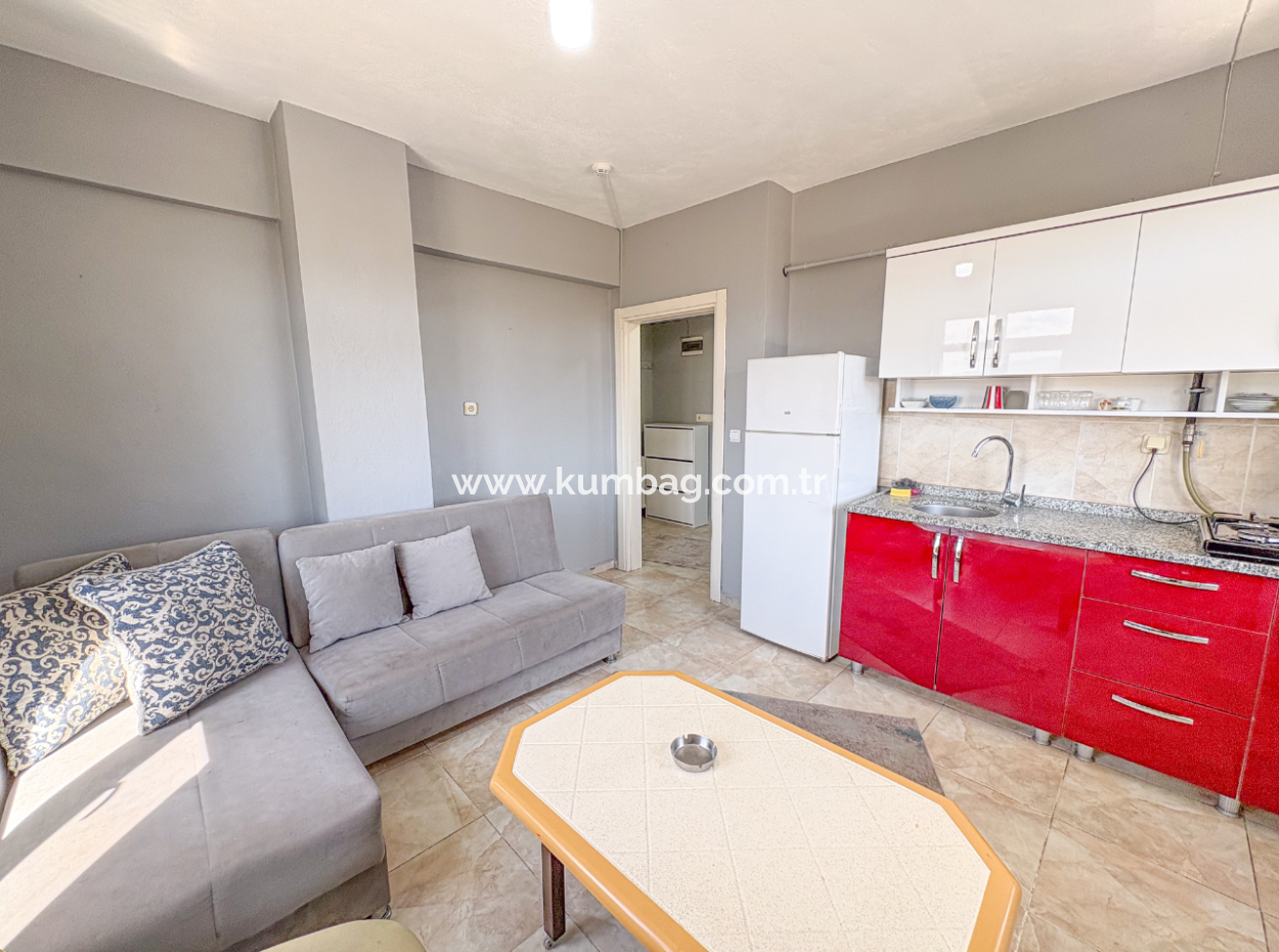 Kumbağ'da Caddeye Ve Denize Yakın Eşyalı Geniş 2+1 Kiralık Daireler