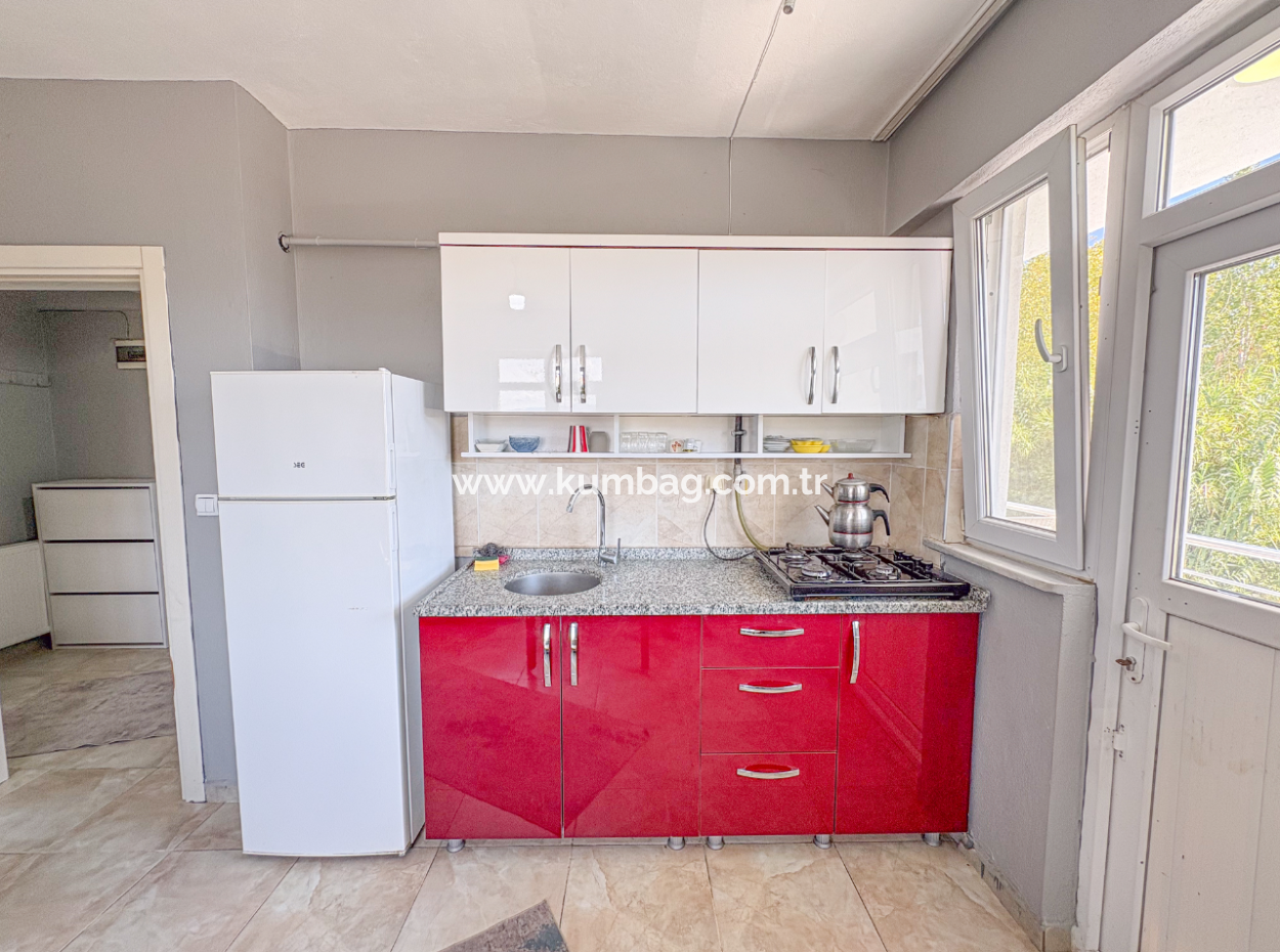 Kumbağ'da Caddeye Ve Denize Yakın Eşyalı Geniş 2+1 Kiralık Daireler
