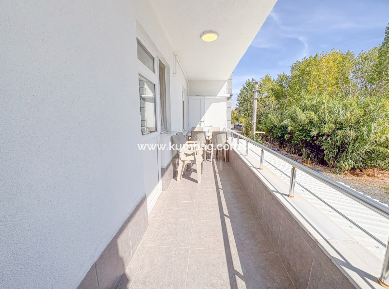 Kumbağ'da Caddeye Ve Denize Yakın Eşyalı Geniş 2+1 Kiralık Daireler