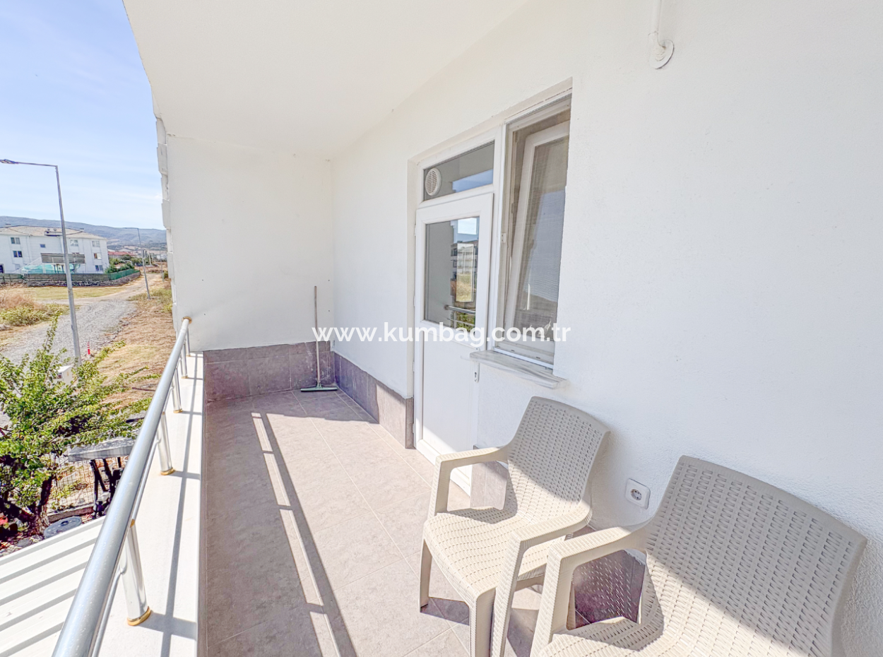 Kumbağ'da Caddeye Ve Denize Yakın Eşyalı Geniş 2+1 Kiralık Daireler
