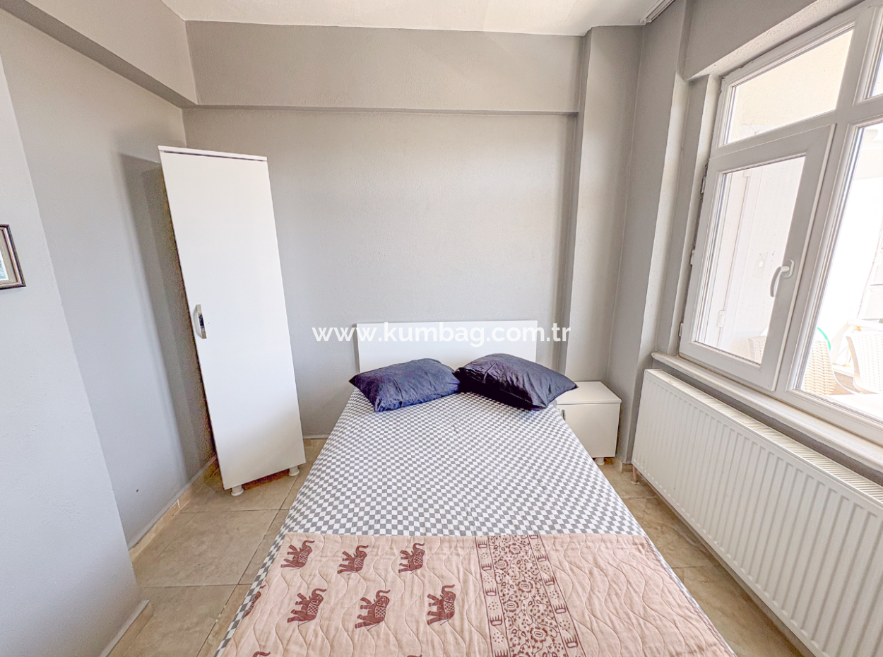Kumbağ'da Caddeye Ve Denize Yakın Eşyalı Geniş 2+1 Kiralık Daireler