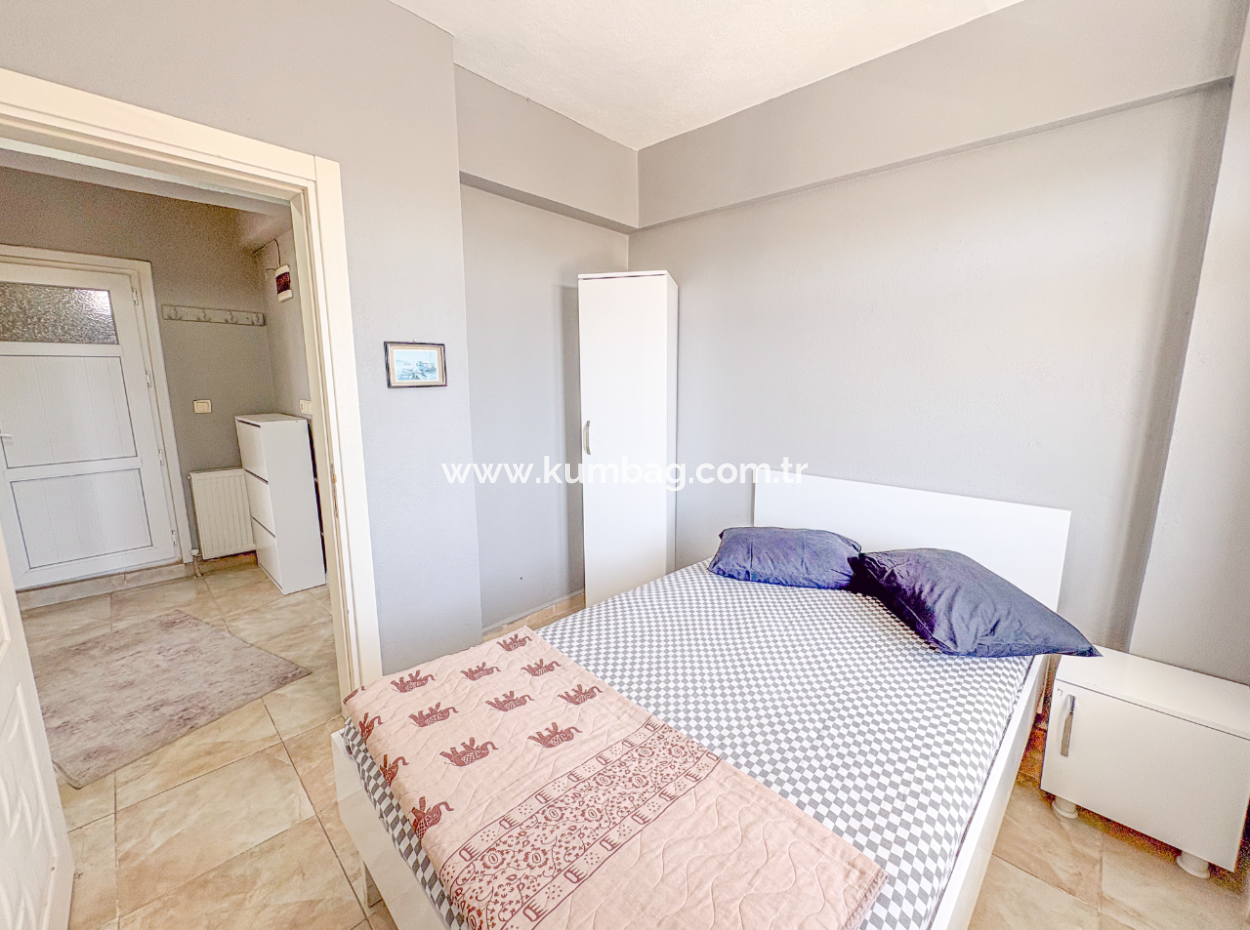Kumbağ'da Caddeye Ve Denize Yakın Eşyalı Geniş 2+1 Kiralık Daireler