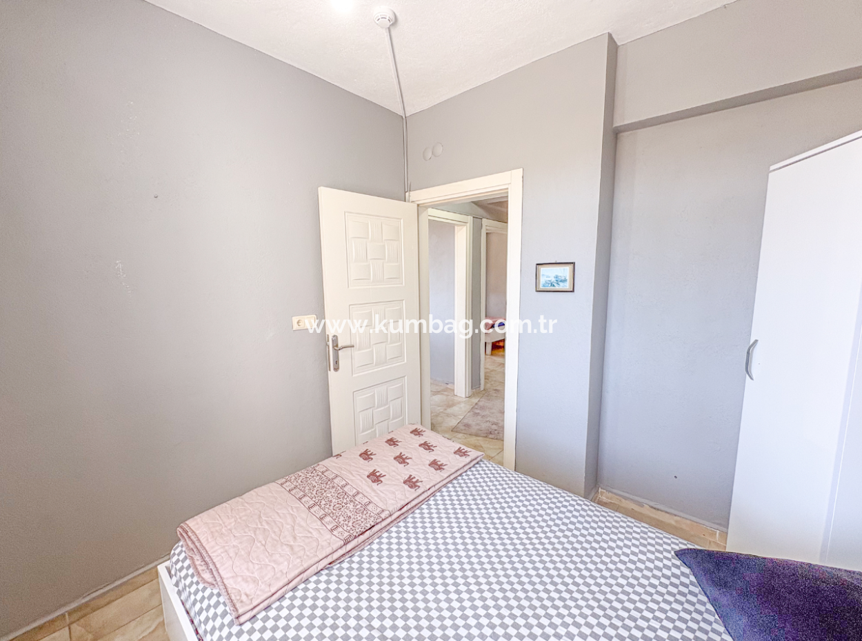 Kumbağ'da Caddeye Ve Denize Yakın Eşyalı Geniş 2+1 Kiralık Daireler