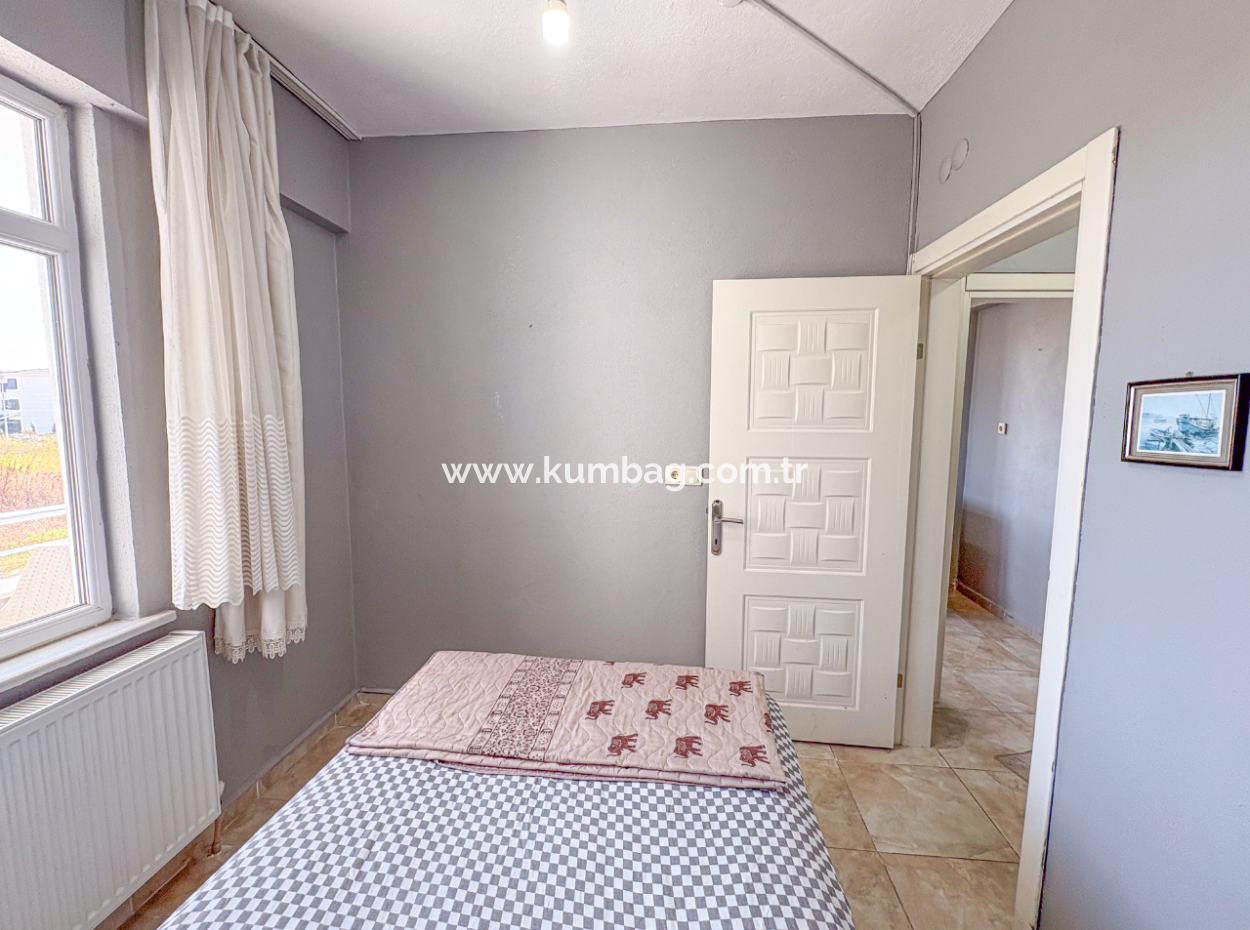Kumbağ'da Caddeye Ve Denize Yakın Eşyalı Geniş 2+1 Kiralık Daireler