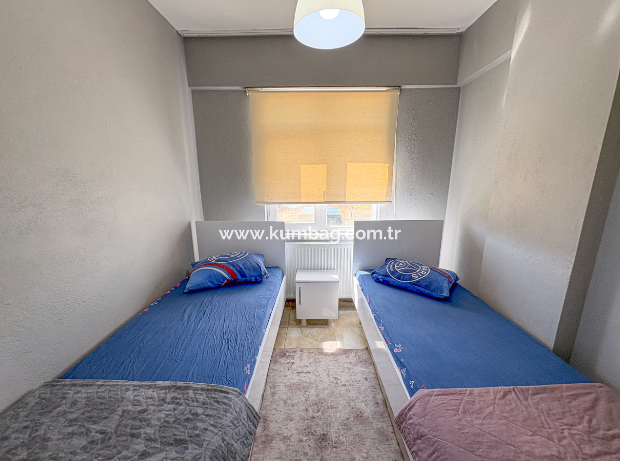 Kumbağ'da Caddeye Ve Denize Yakın Eşyalı Geniş 2+1 Kiralık Daireler