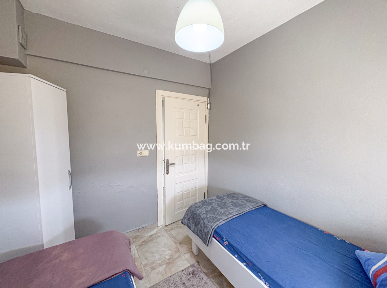 Kumbağ'da Caddeye Ve Denize Yakın Eşyalı Geniş 2+1 Kiralık Daireler