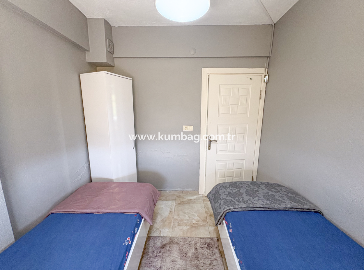 Kumbağ'da Caddeye Ve Denize Yakın Eşyalı Geniş 2+1 Kiralık Daireler