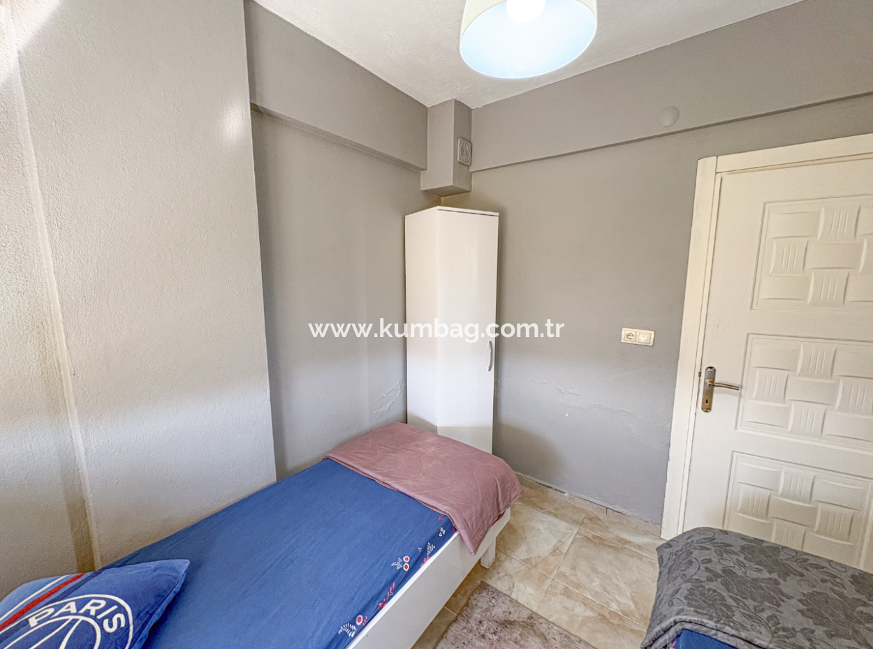 Kumbağ'da Caddeye Ve Denize Yakın Eşyalı Geniş 2+1 Kiralık Daireler