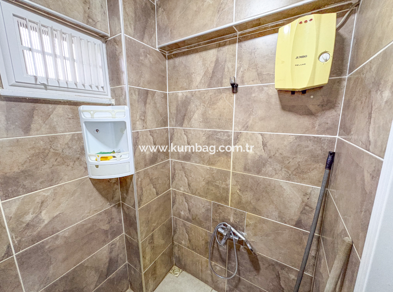 Kumbağ'da Caddeye Ve Denize Yakın Eşyalı Geniş 2+1 Kiralık Daireler