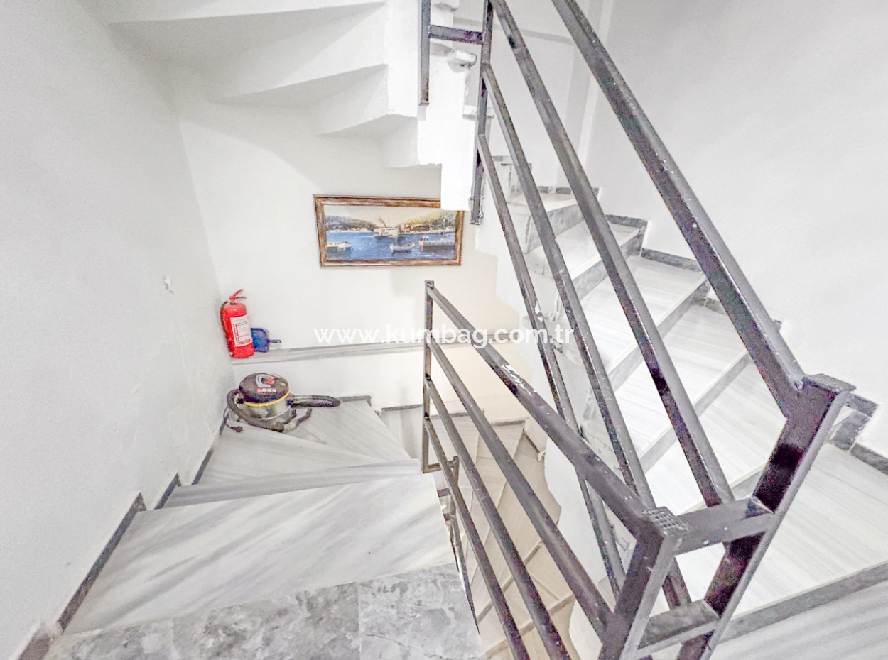 Kumbağ'da Caddeye Ve Denize Yakın Eşyalı Geniş 2+1 Kiralık Daireler