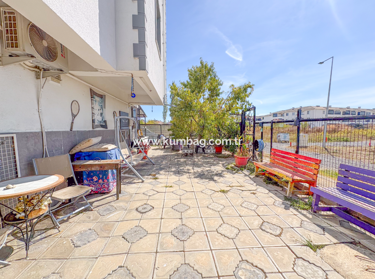 Kumbağ'da Caddeye Ve Denize Yakın Eşyalı Geniş 2+1 Kiralık Daireler