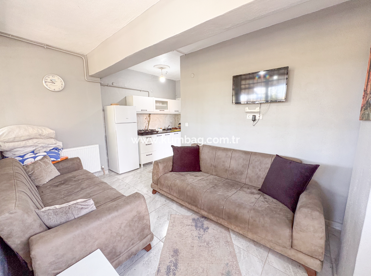 Kumbağ Caddeye Ve Denize Yakın Bahçeli 1+1 Eşyalı Kiralık Daire