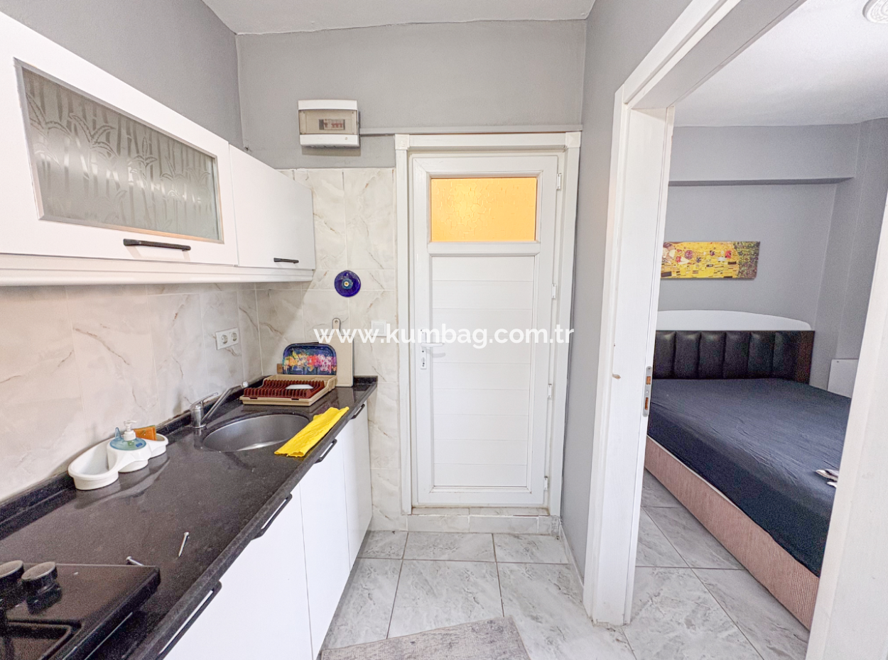 Kumbağ Caddeye Ve Denize Yakın Bahçeli 1+1 Eşyalı Kiralık Daire