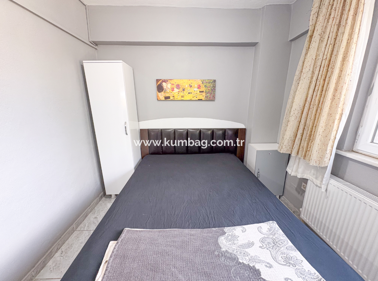 Kumbağ Caddeye Ve Denize Yakın Bahçeli 1+1 Eşyalı Kiralık Daire