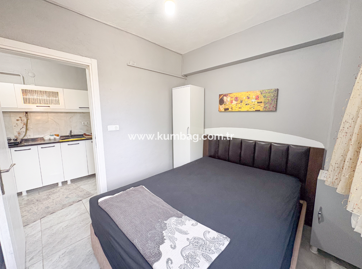 Kumbağ Caddeye Ve Denize Yakın Bahçeli 1+1 Eşyalı Kiralık Daire