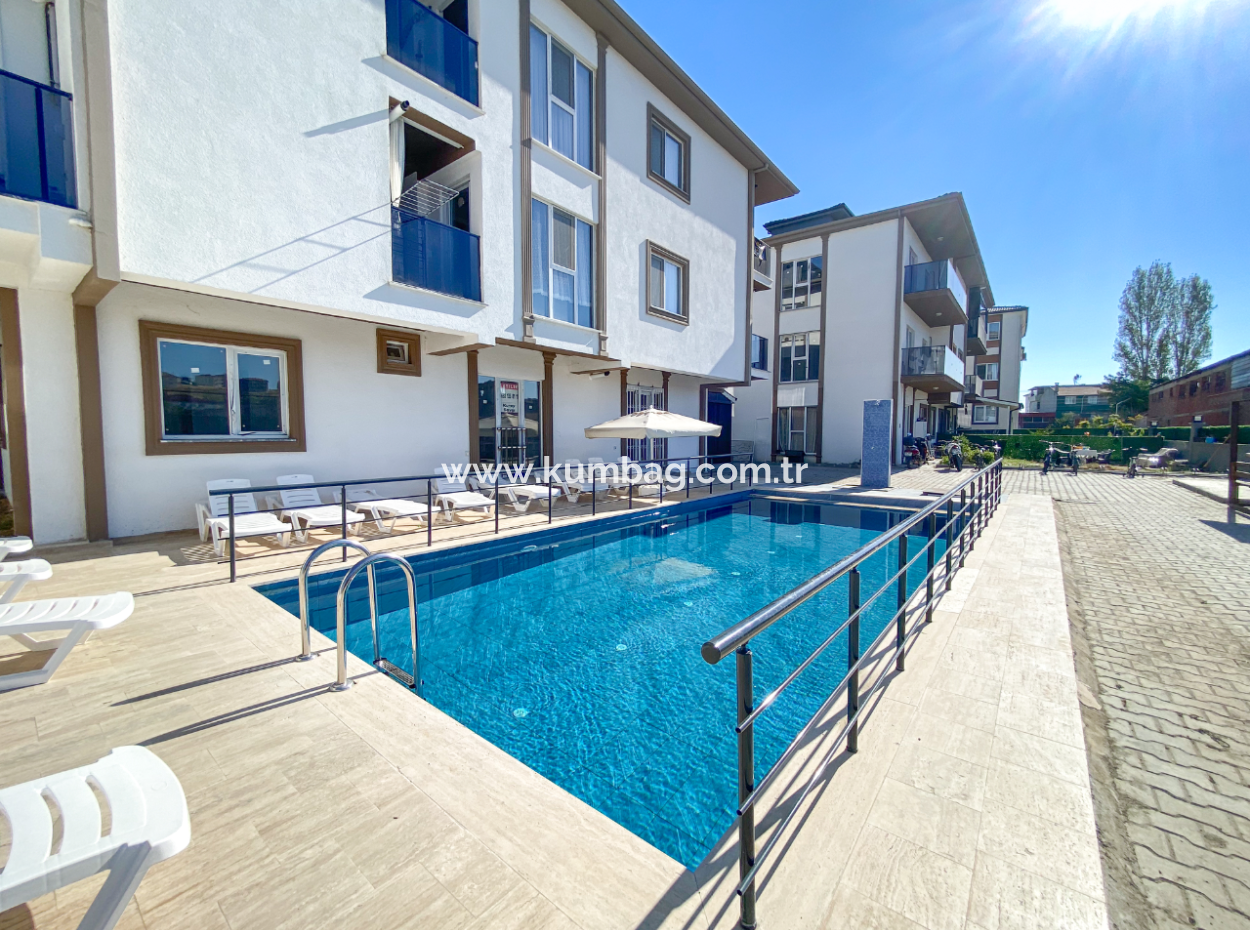 Kumbağ Havuzlu Sitede Denize Yakın Kiralık 2+1 Daire
