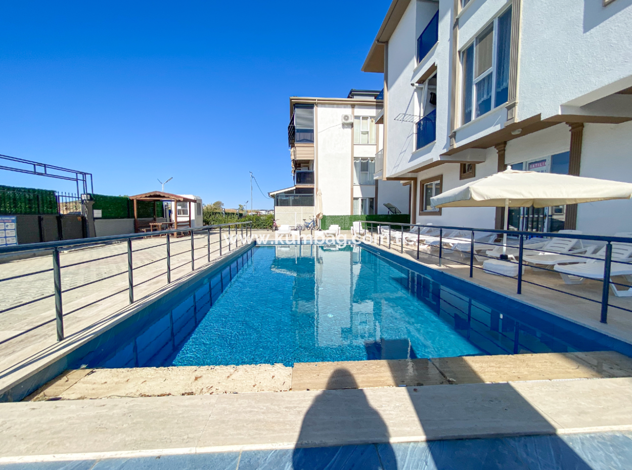 Kumbağ Havuzlu Sitede Denize Yakın Kiralık 2+1 Daire