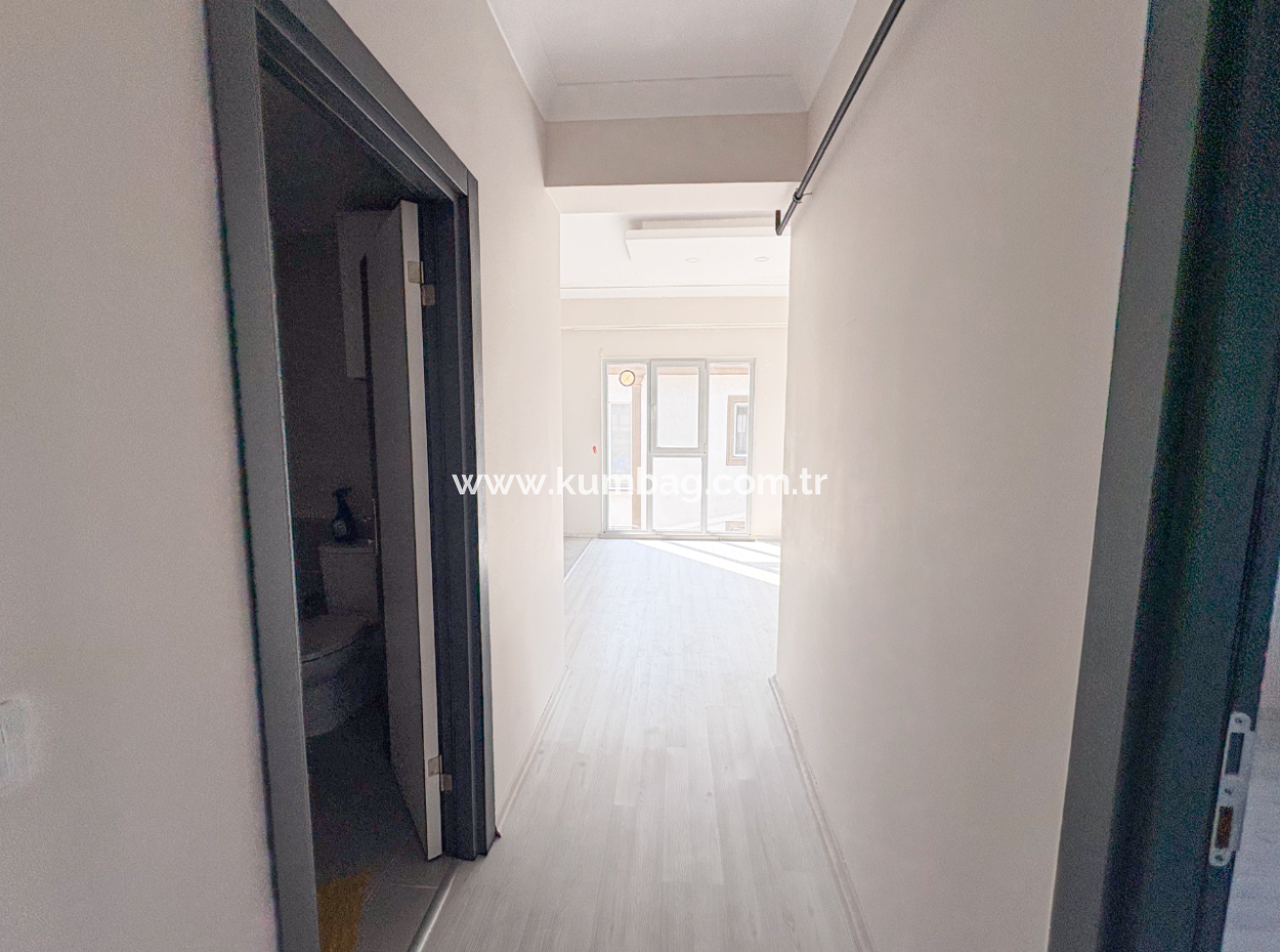 Kumbağ Havuzlu Sitede Denize Yakın Kiralık 2+1 Daire
