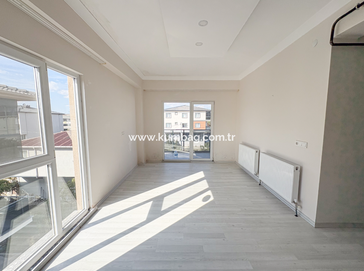 Kumbağ Havuzlu Sitede Denize Yakın Kiralık 2+1 Daire