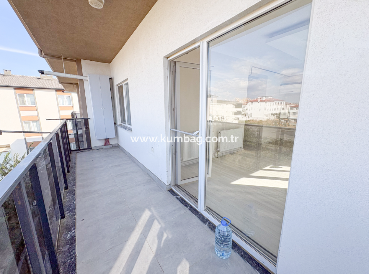 Kumbağ Havuzlu Sitede Denize Yakın Kiralık 2+1 Daire