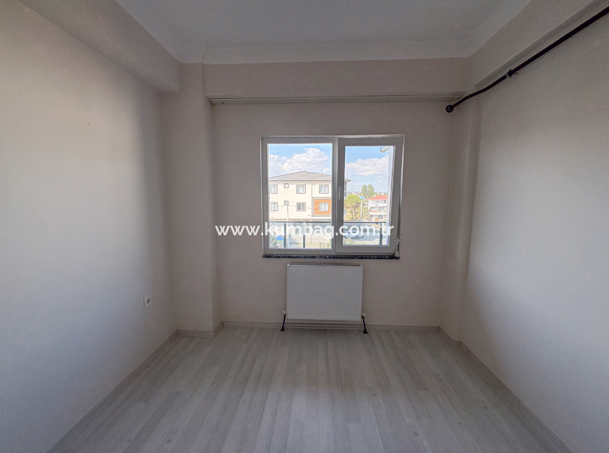 Kumbağ Havuzlu Sitede Denize Yakın Kiralık 2+1 Daire